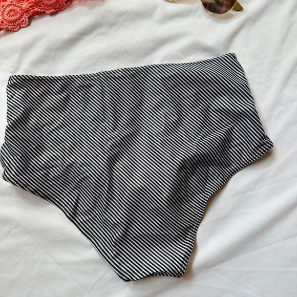 Black & White Striped High Rise Swim Bottoms NWOT Swimsuit Size L - Picture 6 of 8
